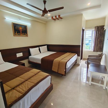 Hotel Dkr Grand Tirupati Eksteriør billede
