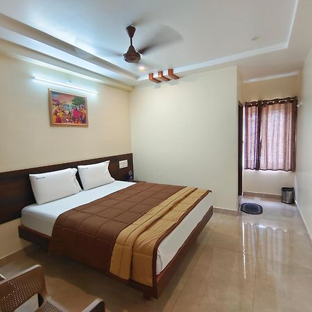 Hotel Dkr Grand Tirupati Eksteriør billede