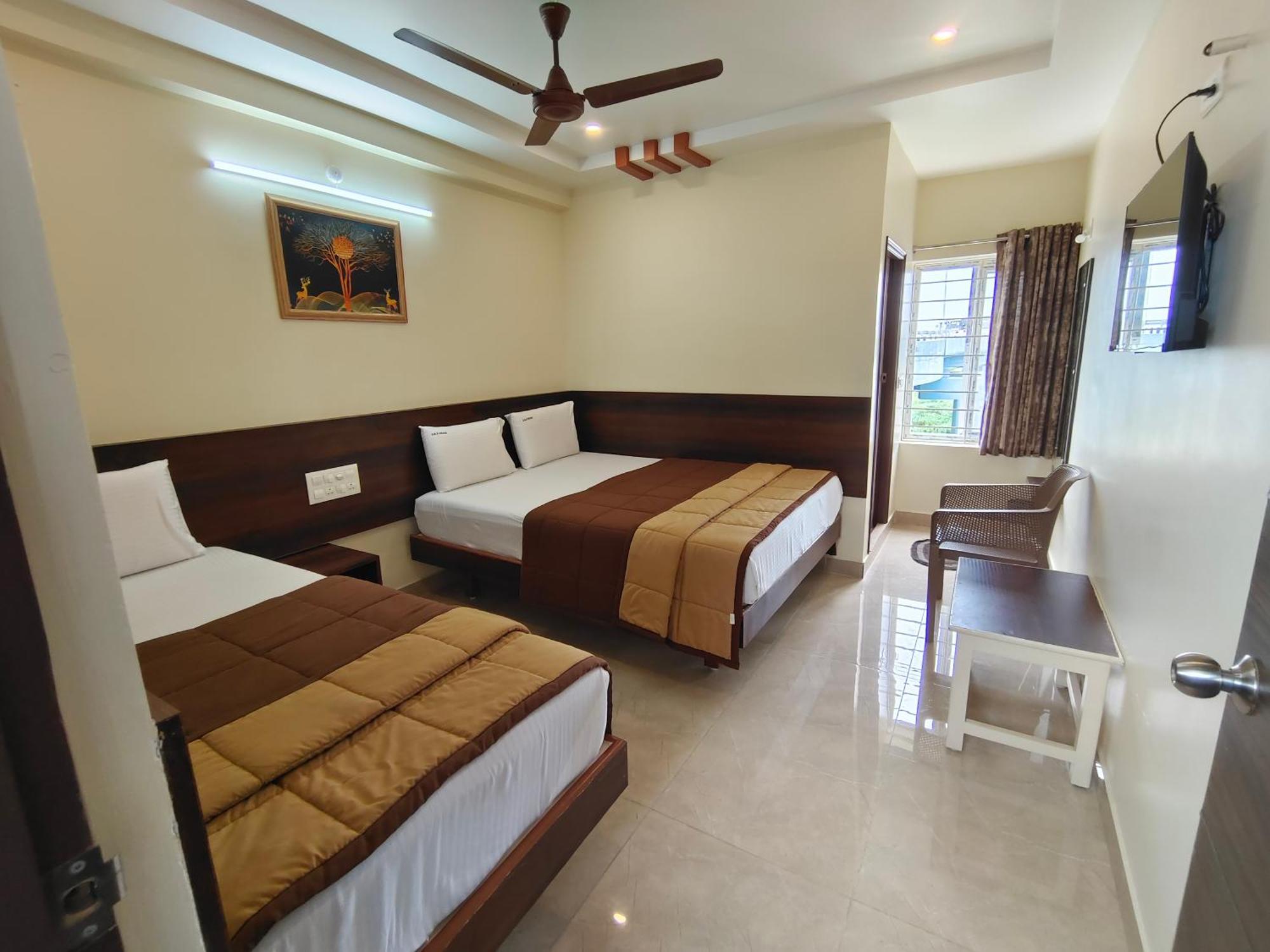 Hotel Dkr Grand Tirupati Eksteriør billede