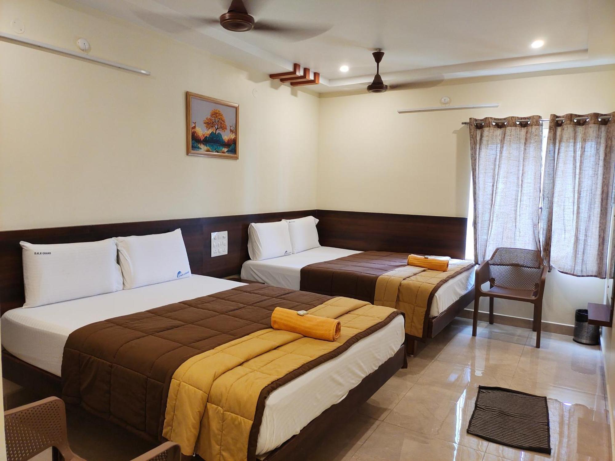 Hotel Dkr Grand Tirupati Eksteriør billede