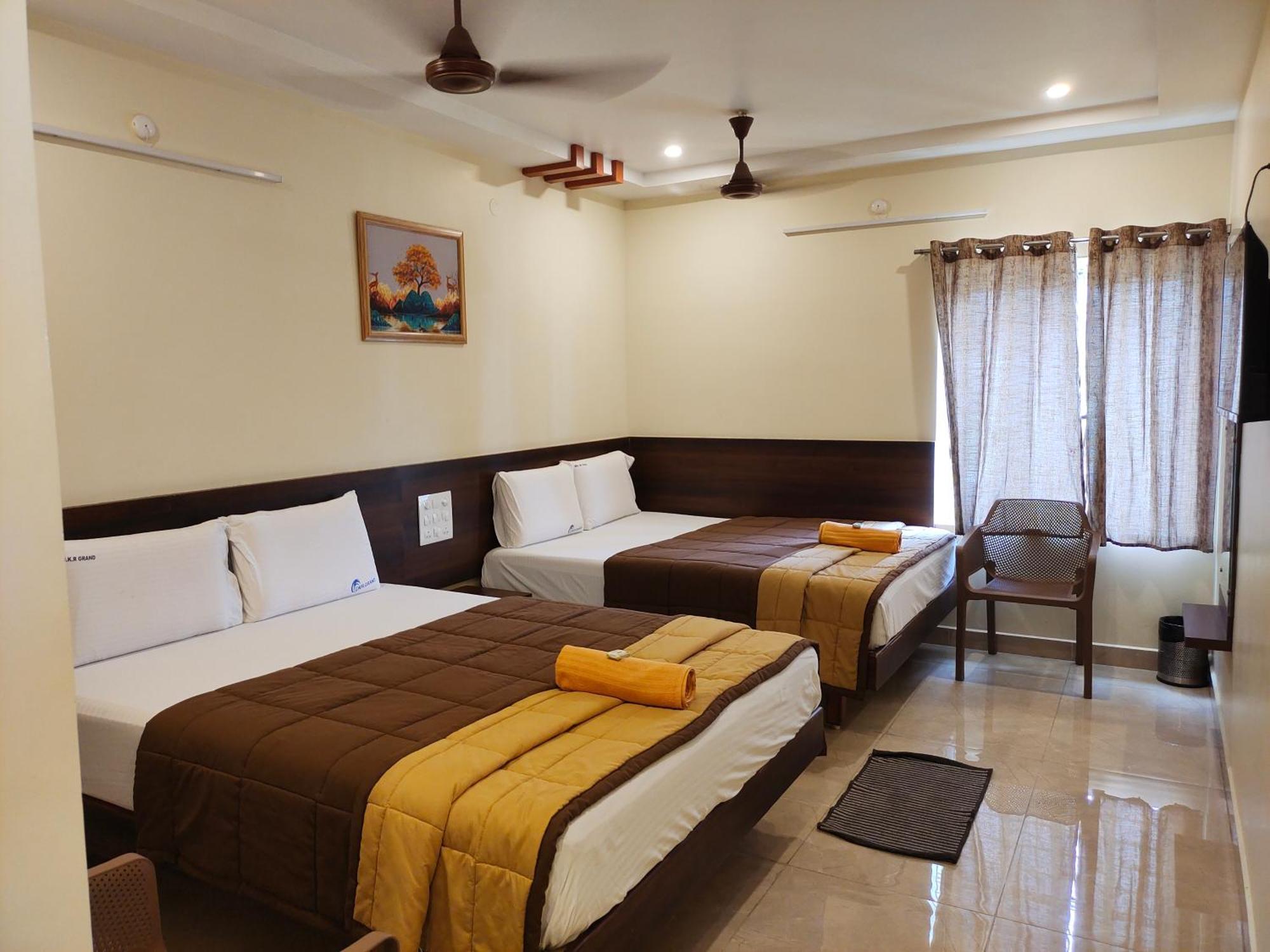 Hotel Dkr Grand Tirupati Eksteriør billede