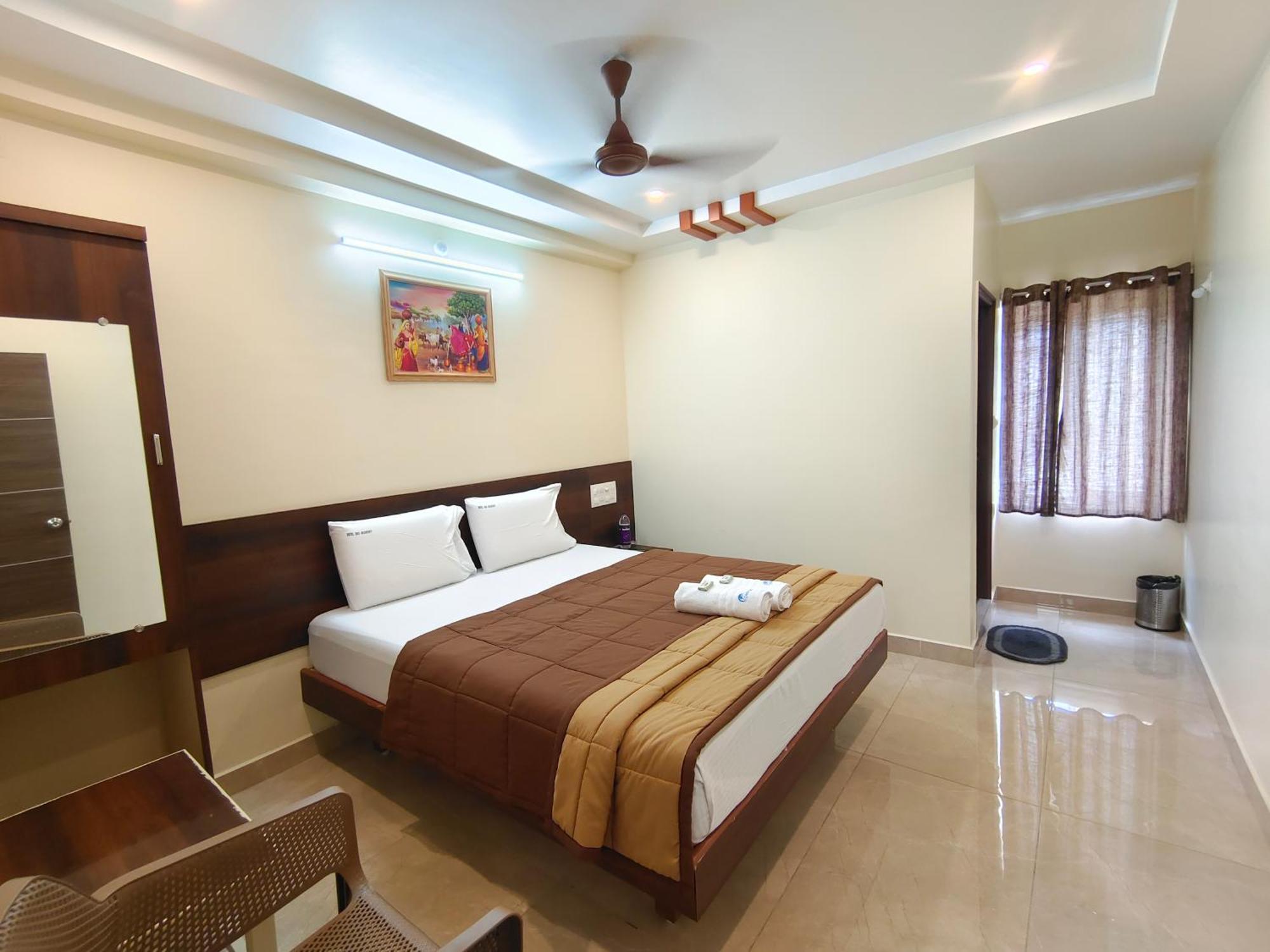 Hotel Dkr Grand Tirupati Eksteriør billede