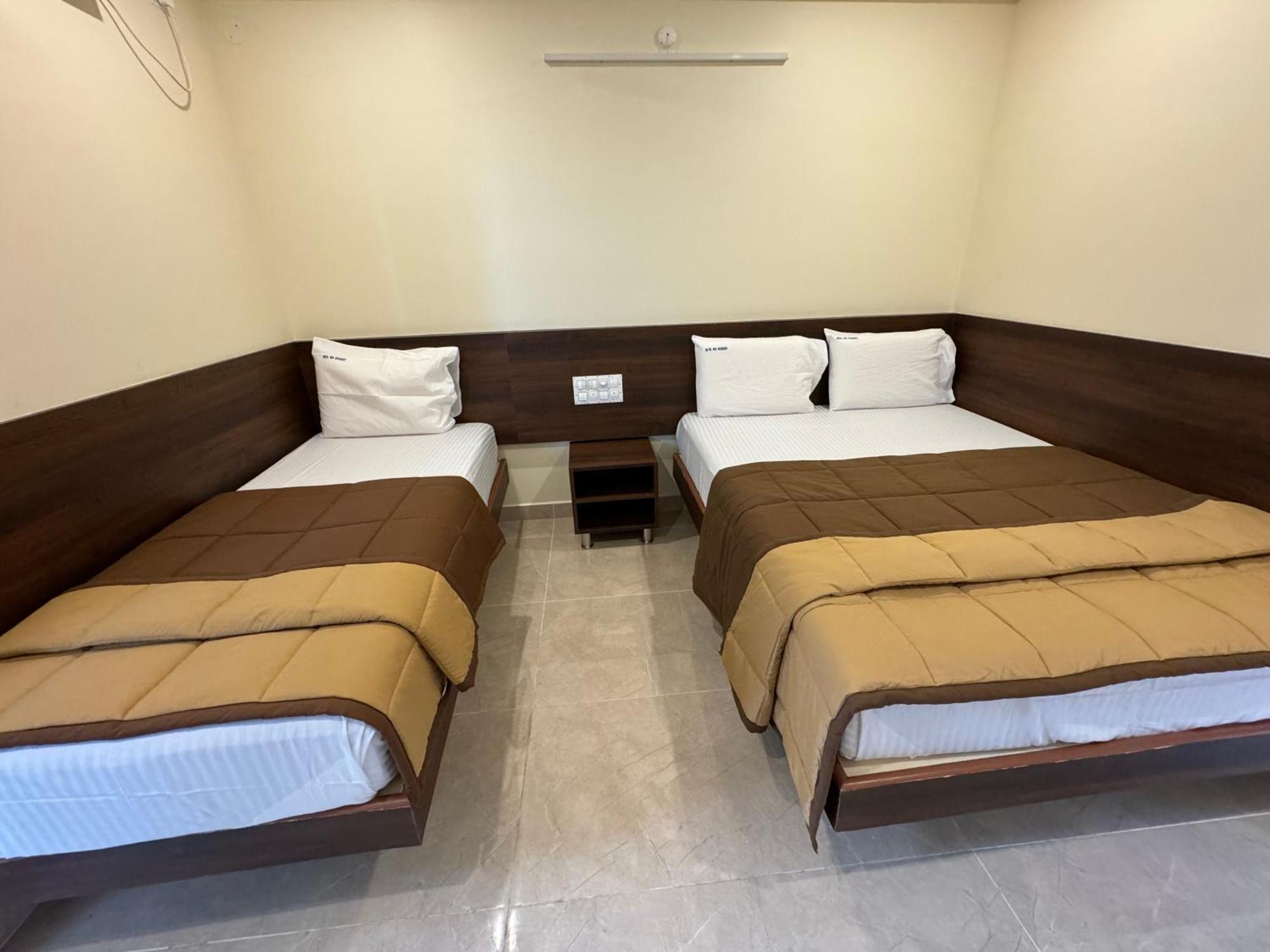 Hotel Dkr Grand Tirupati Eksteriør billede