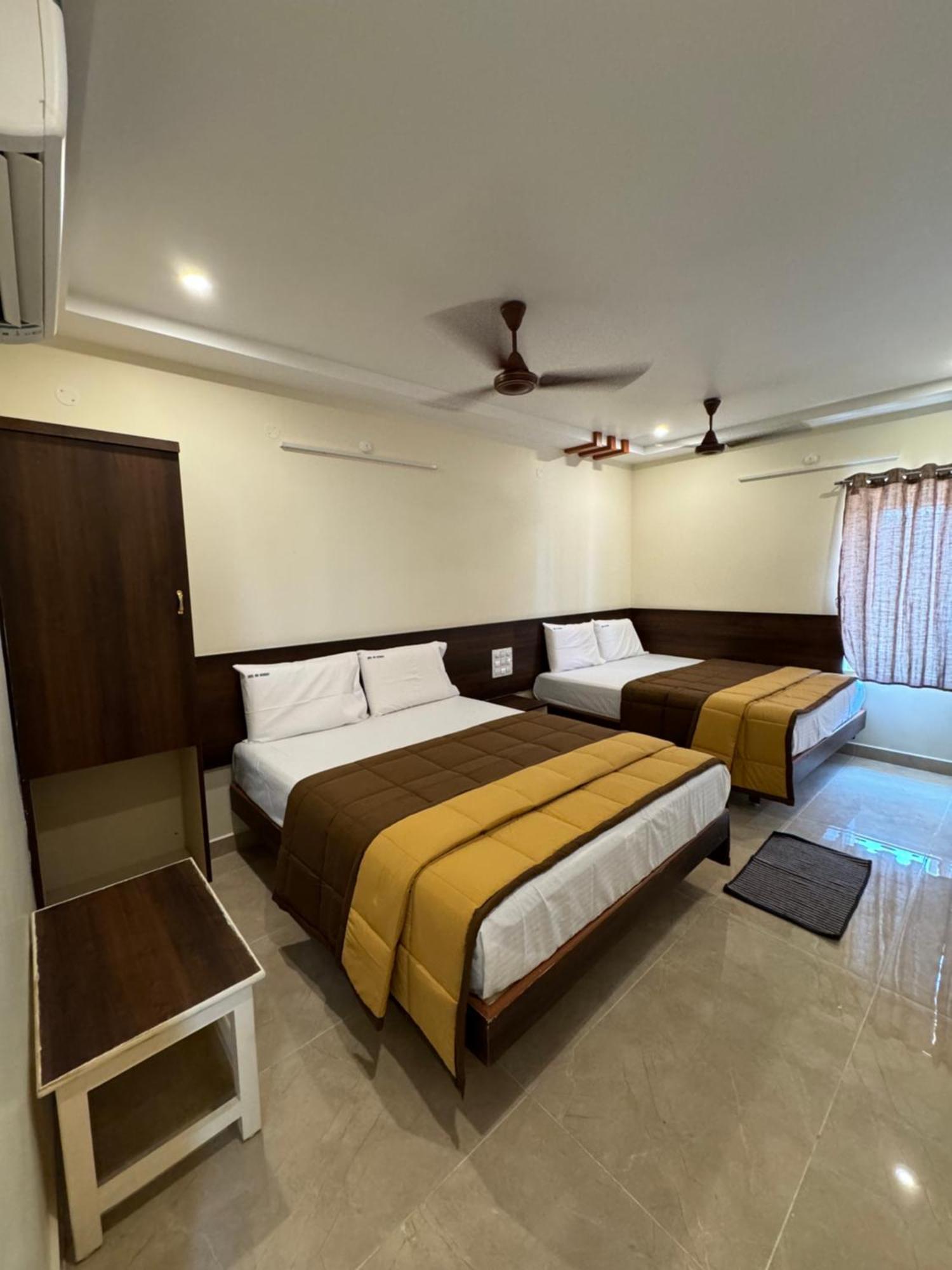 Hotel Dkr Grand Tirupati Eksteriør billede