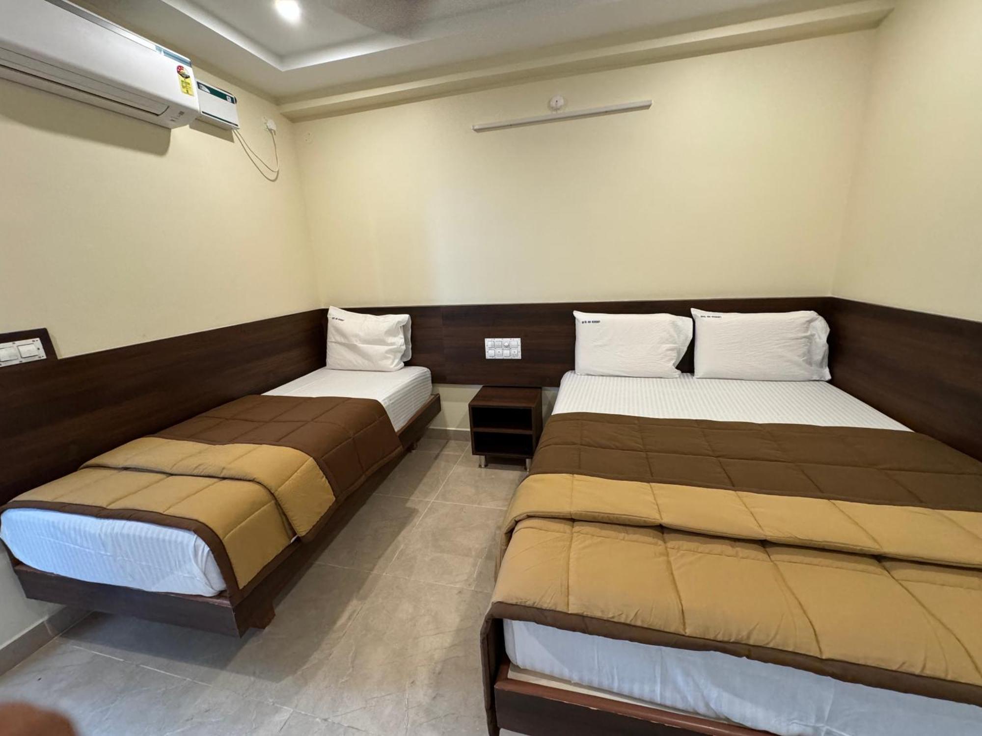 Hotel Dkr Grand Tirupati Eksteriør billede