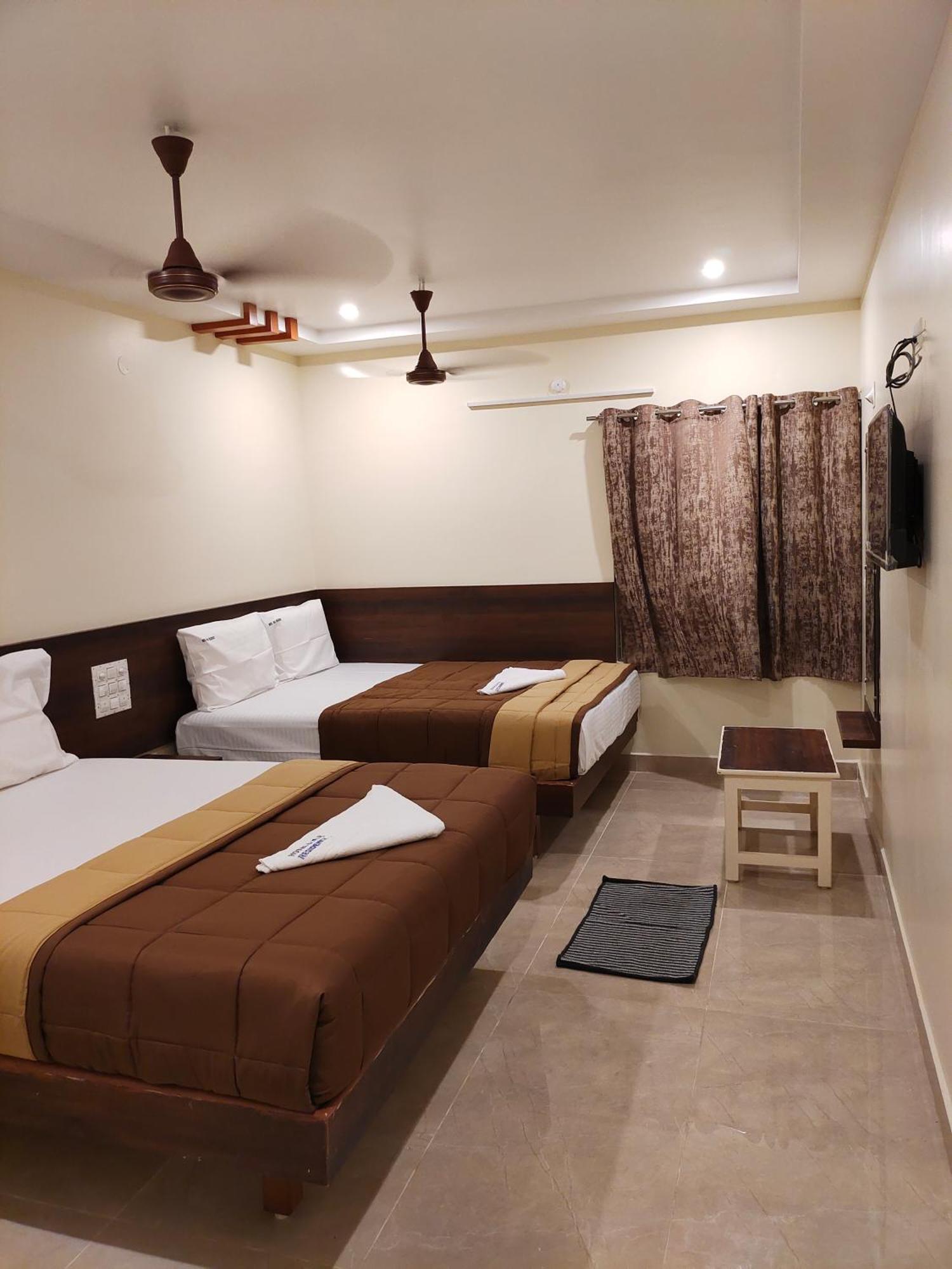 Hotel Dkr Grand Tirupati Eksteriør billede